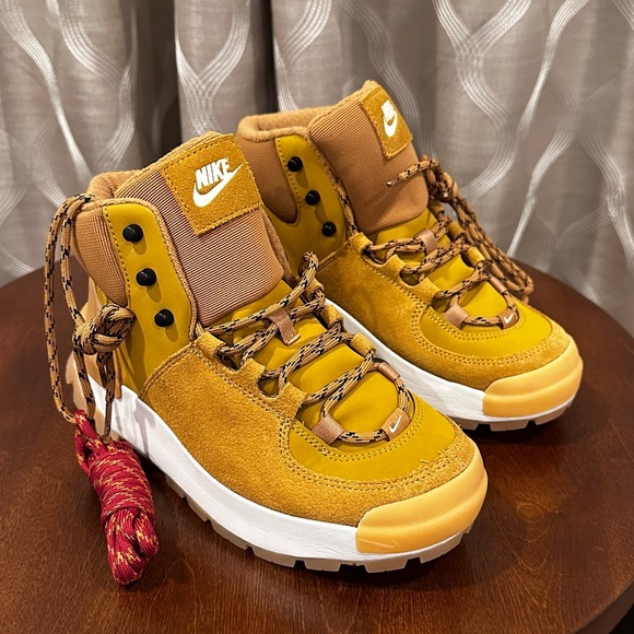 Nike City Classic Woman’s Boot Wheat/Sail-Black (DQ5601 710) Size: 5.5 - NWOT - Picture 1 of 13